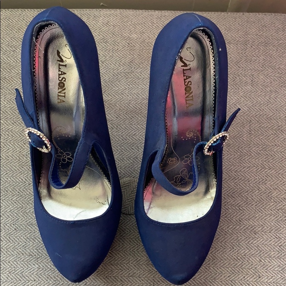 Heels - Picture 2 of 3